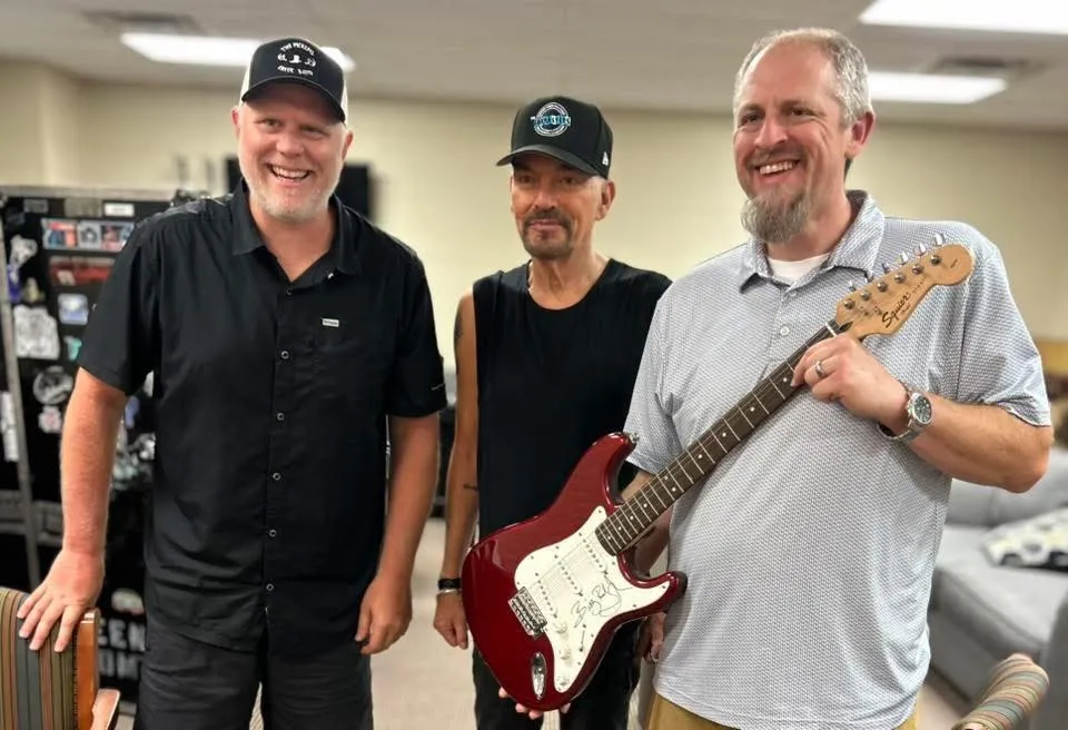 Signed Stratocaster Presentation